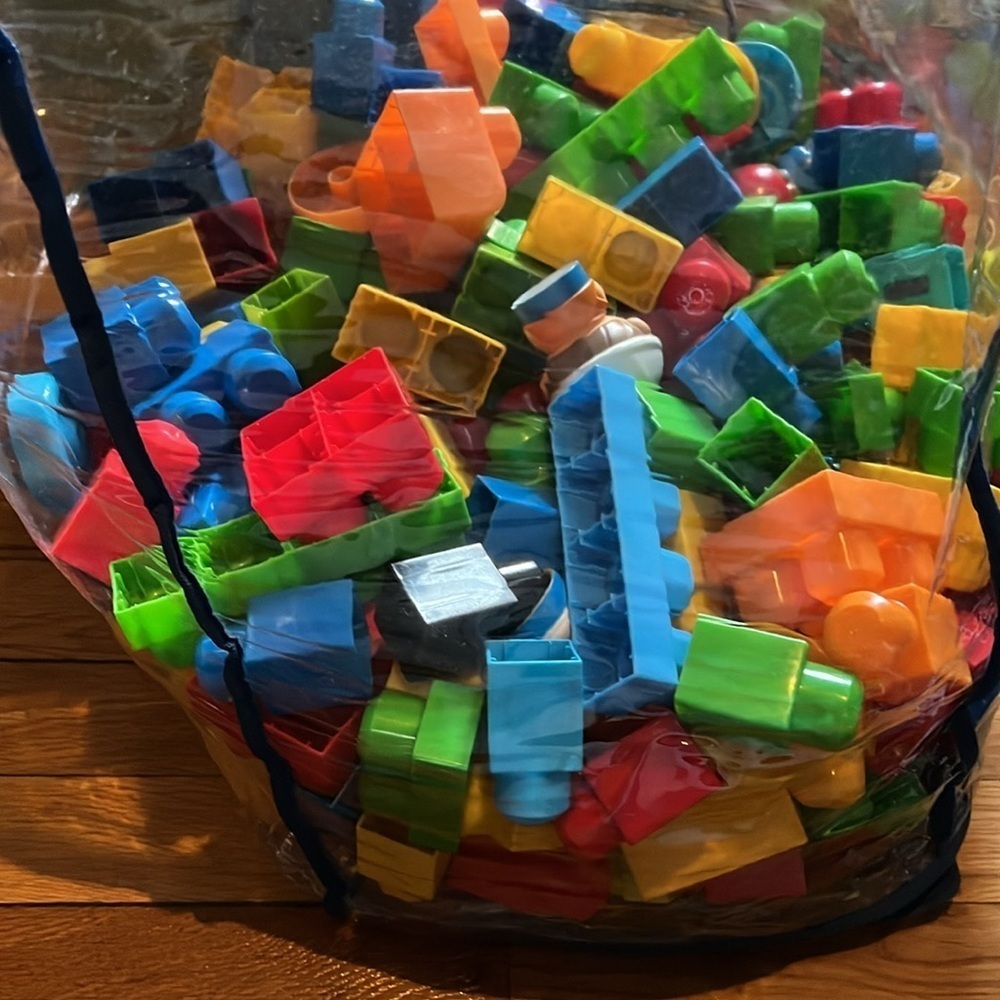 Huge MEGA BLOKS blocks bundle 250+ pieces different colors shapes and sizes. - Picture 3 of 6